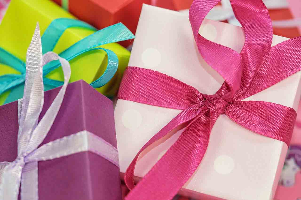 GIFT WRAP | definition in the Cambridge English Dictionary