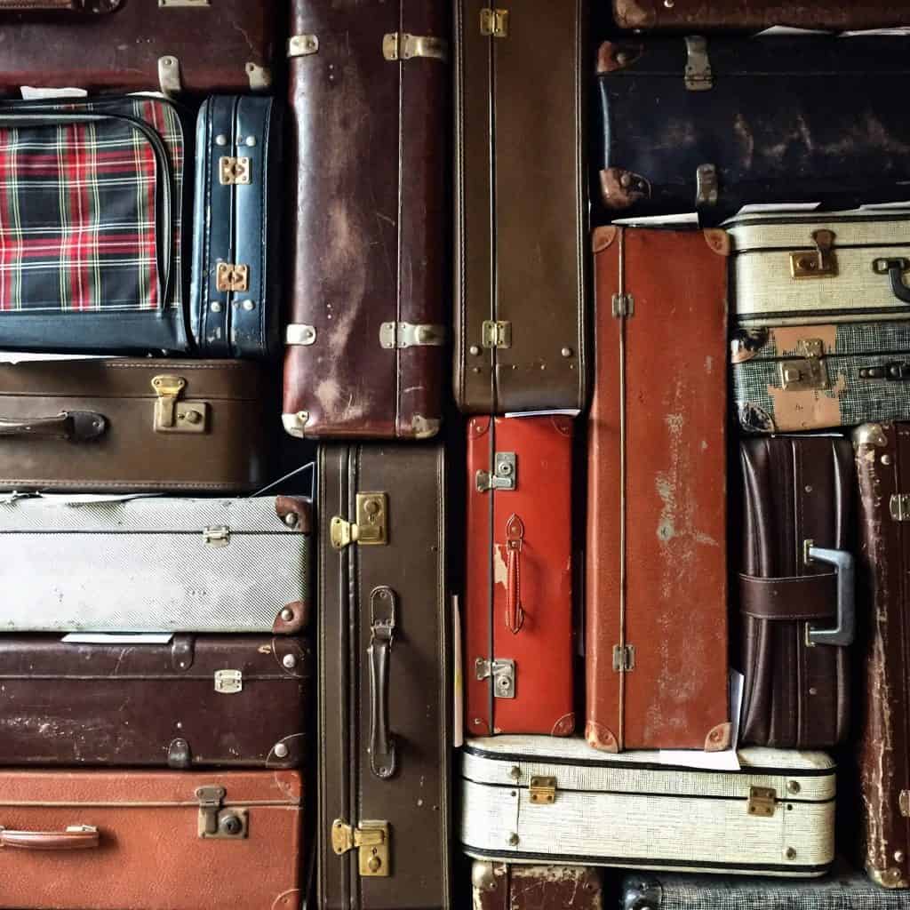 suitcase-or-luggage-dream-meaning